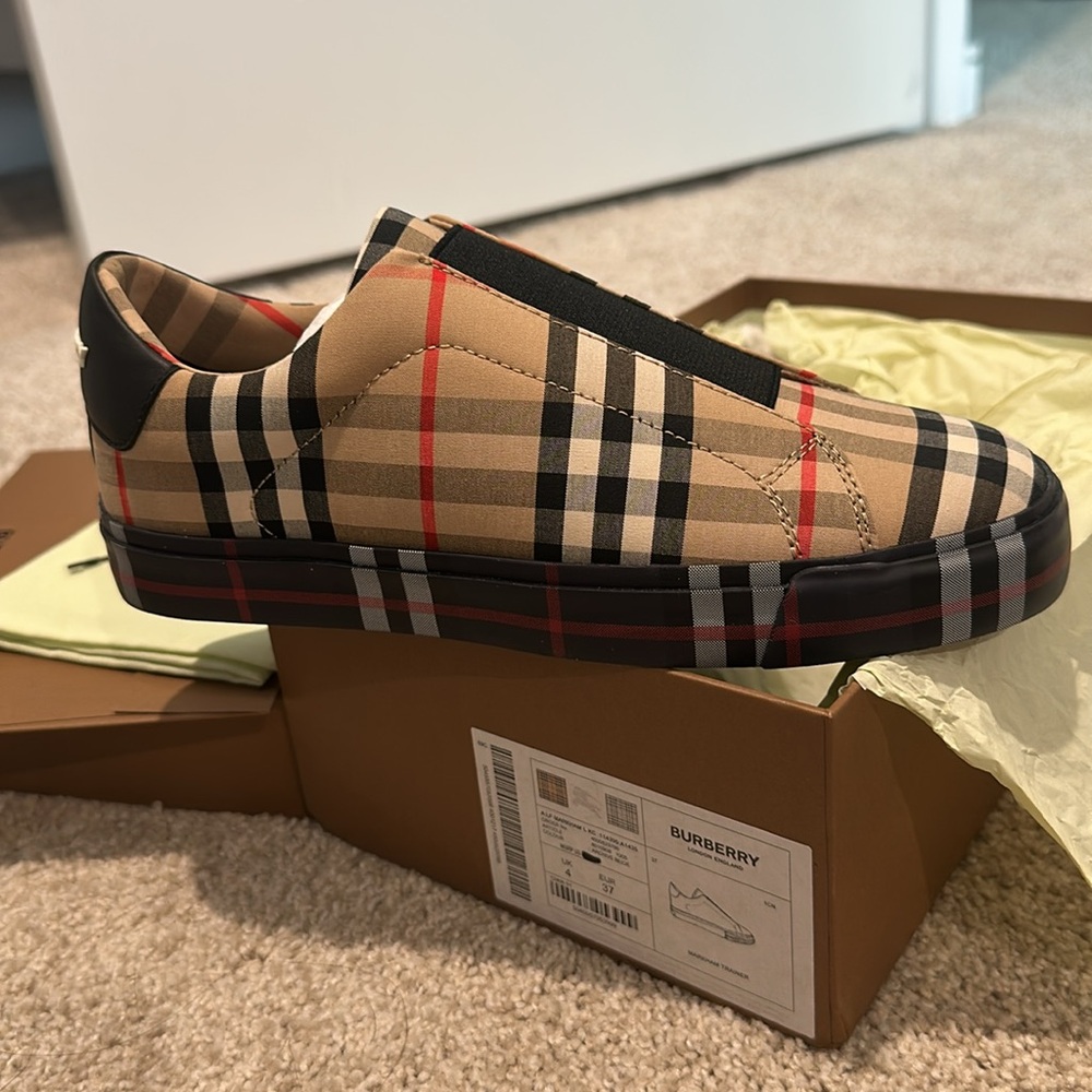 Burberry BNIB size 37 EUR slip on sneakers - Picture 3 of 8